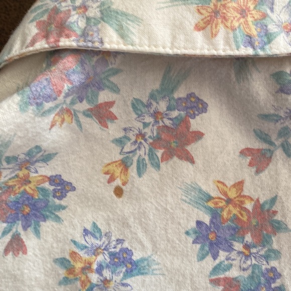 Vintage Guess button down sleeveless top. Size small. - Picture 3 of 4